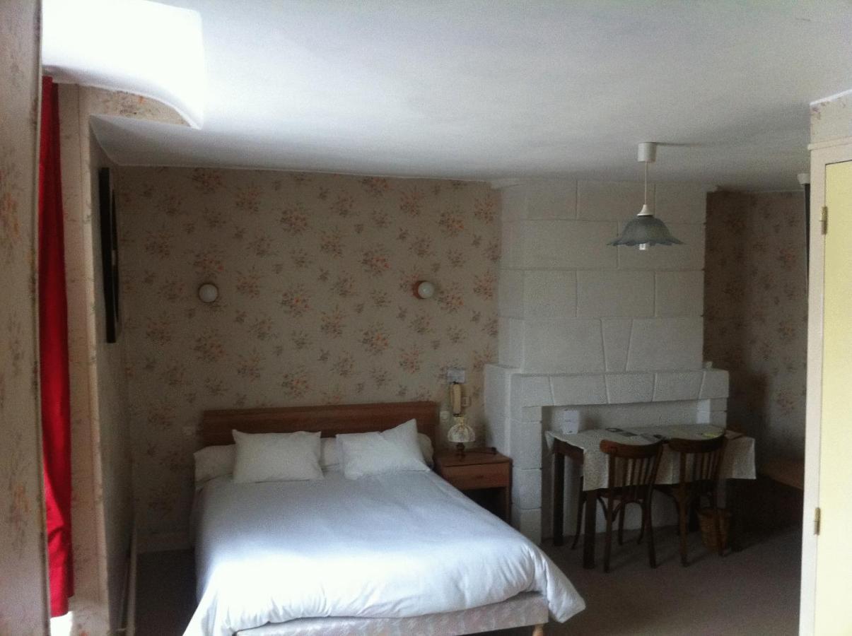 Logis Hostellerie Du Cheval Blanc سانت ميور دو تورين المظهر الخارجي الصورة
